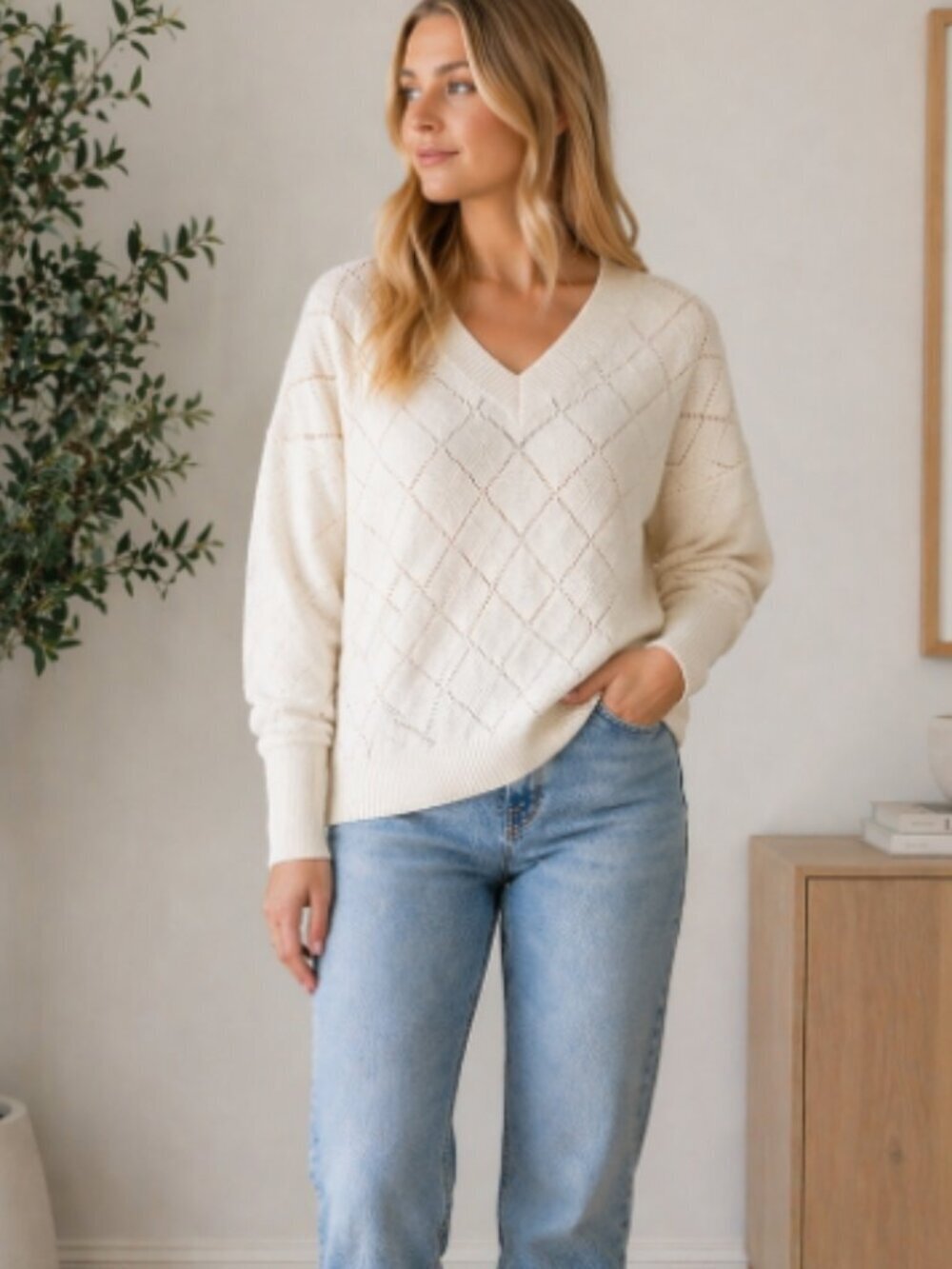 Mizik Cream Diamond Knit V-Neck Sweater Size Large
